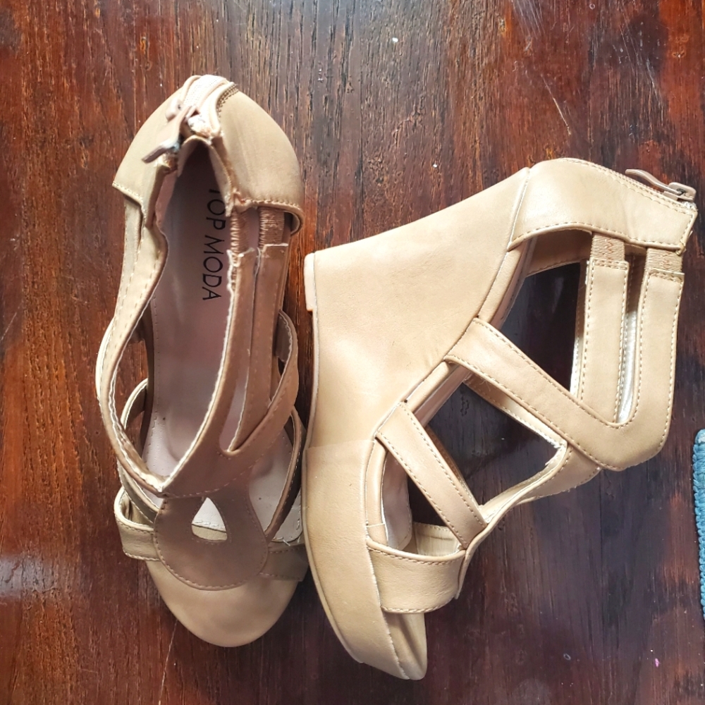 Women's wedge shoes